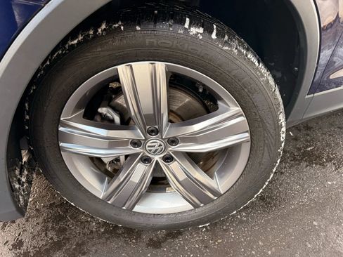 Used 2021 Volkswagen Tiguan SEL AWD/4WD image 90