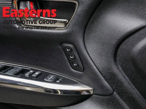 Used 2018 Toyota Avalon Limited image 19