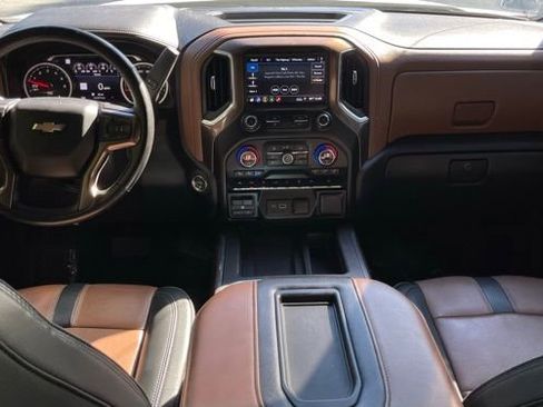 Used 2019 Chevrolet Silverado 1500 High Country w/ Technology Package AWD/4WD image 16