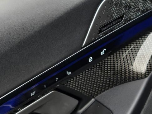 Used 2025 BMW M5 w/ Carbon Package image 9