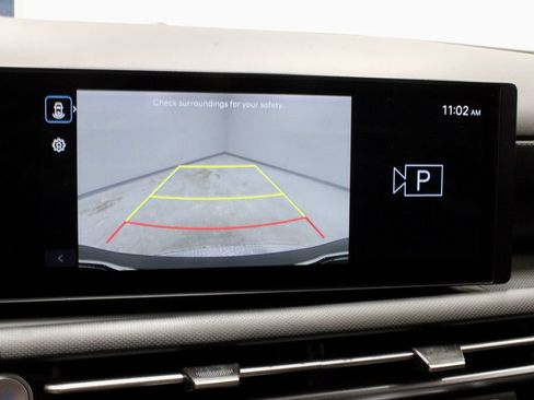 Used 2025 Hyundai Tucson SE FWD image 2