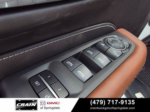 Used 2024 GMC Yukon Denali Ultimate AWD/4WD image 12