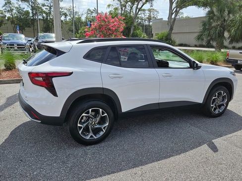 Used 2024 Chevrolet Trax LT w/ Driver Confidence Package image 13