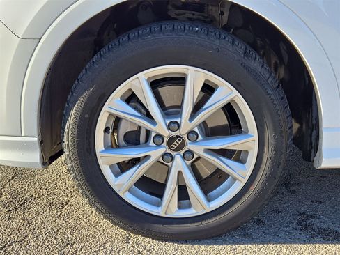 Used 2024 Audi Q3 2.0T Premium image 11