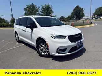 Used 2025 Chrysler Pacifica Select FWD video 1