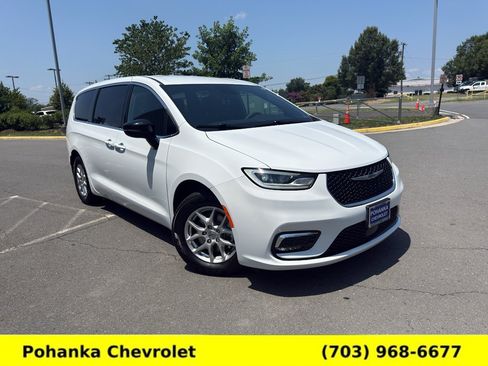 Used 2025 Chrysler Pacifica Select FWD image 1