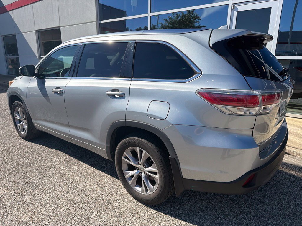 Used 2015 Toyota Highlander XLE FWD image 2