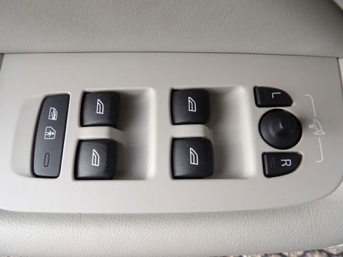 Certified 2024 Volvo XC60 B5 Plus w/ Climate Package image 14