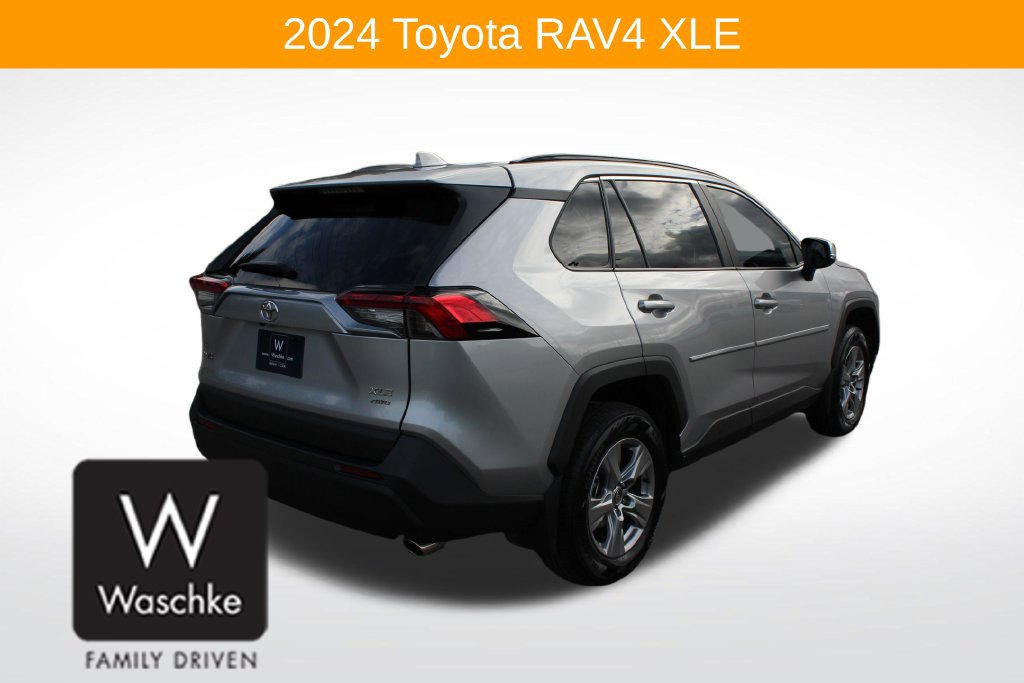 Used 2024 Toyota RAV4 XLE AWD/4WD image 7