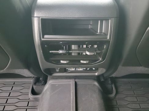 Used 2024 Jeep Grand Cherokee Limited w/ Black Appearance Package image 21