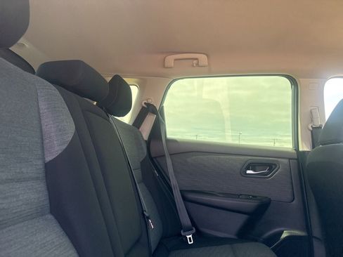 Certified 2023 Nissan Rogue SV FWD image 29