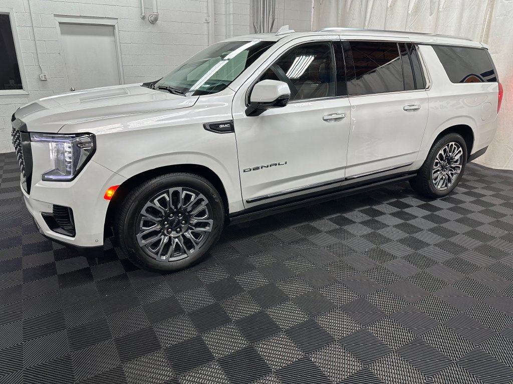 Used 2024 GMC Yukon XL Denali Ultimate AWD/4WD image 5