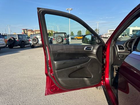 Used 2018 Jeep Grand Cherokee Limited AWD/4WD image 28
