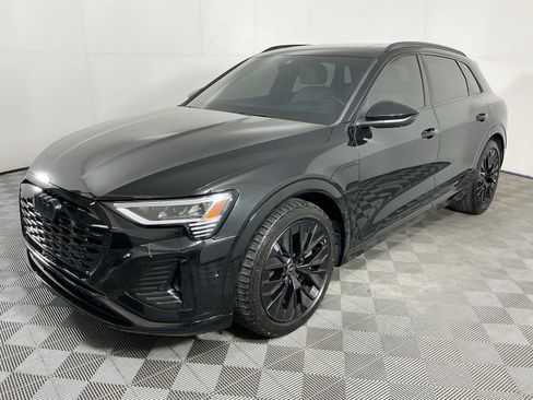 Used 2024 Audi Q8 e-tron Prestige w/ Prestige Package image 4