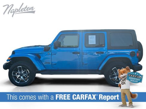 Used 2024 Jeep Wrangler Unlimited w/ Convenience Group AWD/4WD image 2