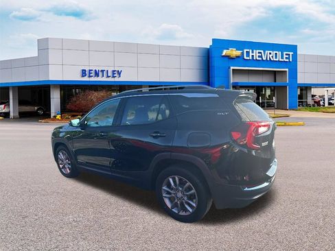 Used 2022 GMC Terrain SLT w/ Infotainment Package II FWD image 8