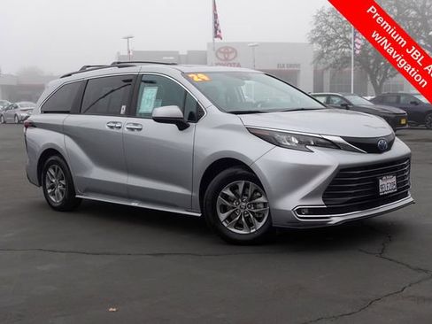 Certified 2024 Toyota Sienna XLE image 7