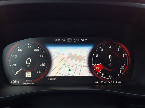 Used 2021 Volvo XC40 T5 R-Design w/ Advanced Package image 32