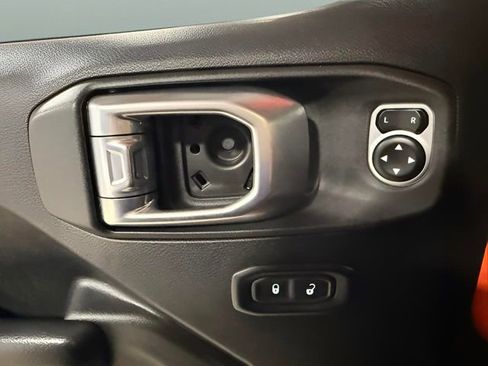 Used 2019 Jeep Wrangler Rubicon w/ Uconnect 4C Nav & Sound Group AWD/4WD image 8