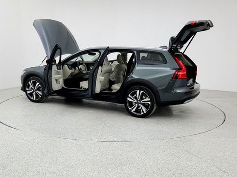 New 2026 Volvo V60 B5 Cross Country Plus w/ Climate Package image 12