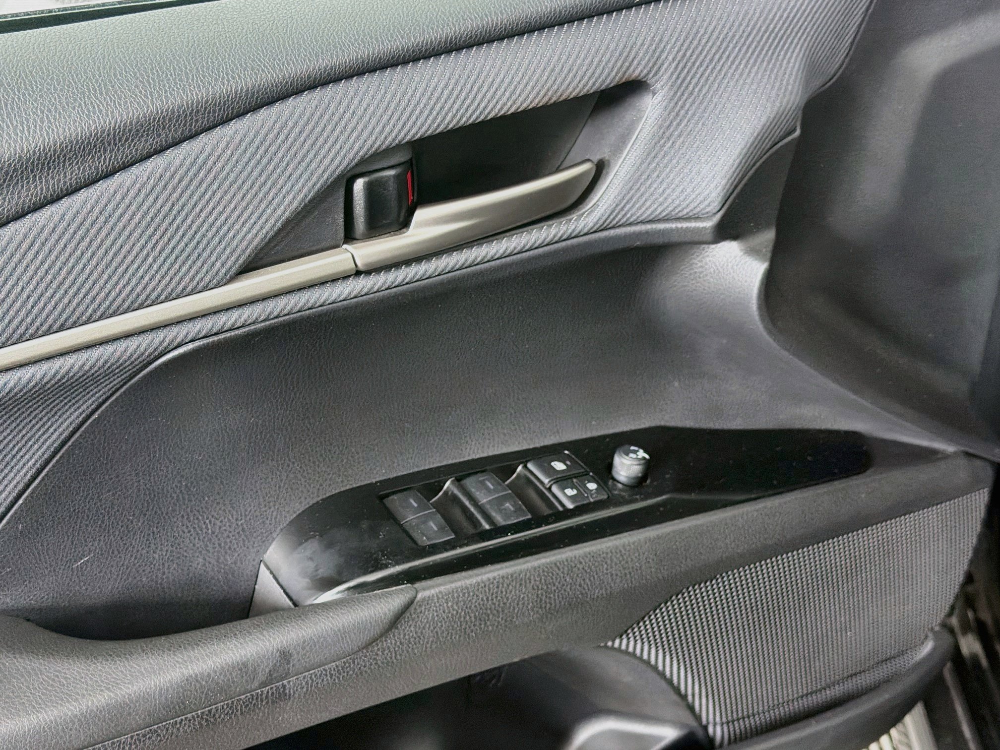 Used 2025 Toyota Camry SE FWD image 15