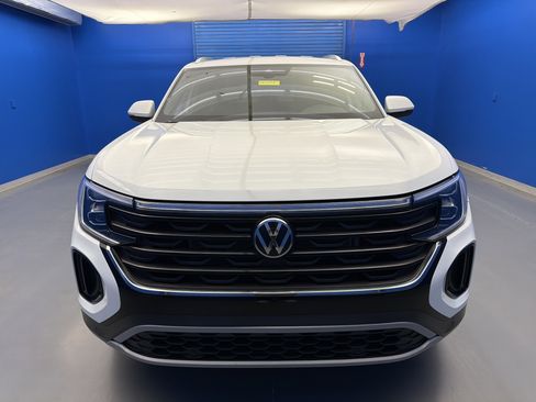Certified 2025 Volkswagen Atlas Cross Sport SE w/ Black Wheel Package FWD image 3