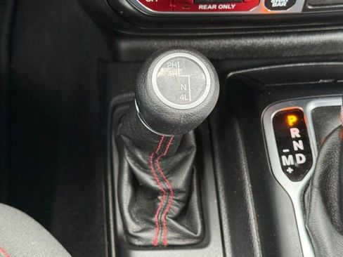 Used 2021 Jeep Wrangler Unlimited Rubicon AWD/4WD image 25