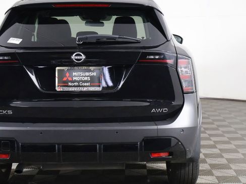 Used 2025 Nissan Kicks SV AWD/4WD image 15