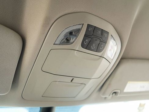 Used 2023 Chrysler Pacifica Touring-L FWD image 11