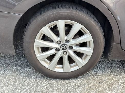 Used 2019 Toyota Camry LE FWD image 23