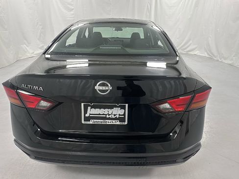 Used 2024 Nissan Altima 2.5 S image 4
