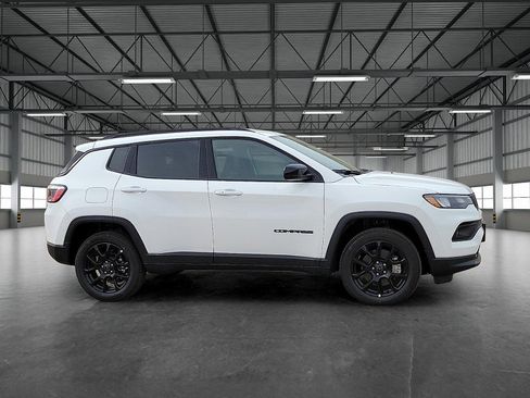 New 2026 Jeep Compass Latitude image 5