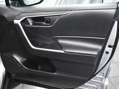 Used 2022 Toyota RAV4 LE image 13