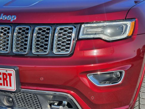 Used 2020 Jeep Grand Cherokee Overland AWD/4WD image 8