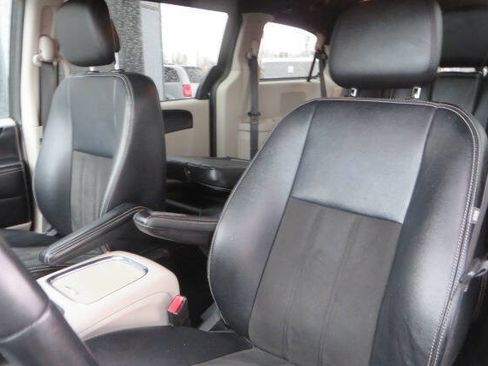 Used 2019 Dodge Grand Caravan SXT image 41