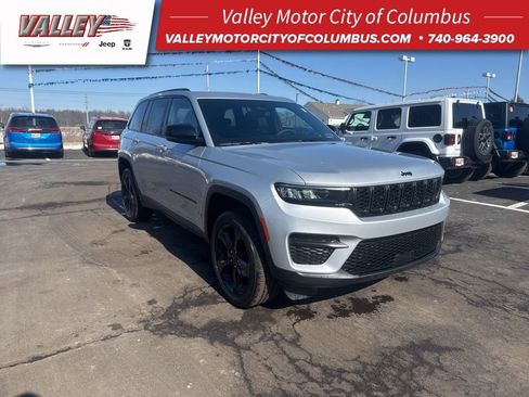 Used 2024 Jeep Grand Cherokee Altitude image 1