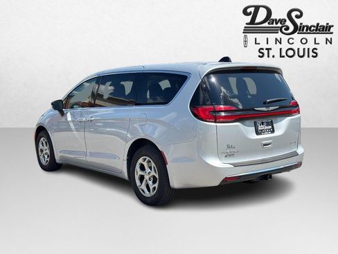 Used 2024 Chrysler Pacifica Limited w/ Trailer Tow Group AWD/4WD image 5