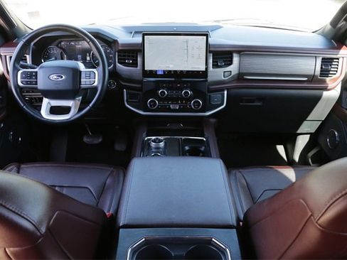 Used 2024 Ford Expedition Limited image 27