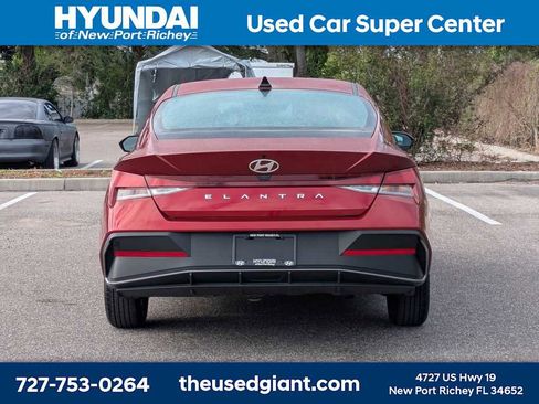 Certified 2024 Hyundai Elantra SE FWD image 4