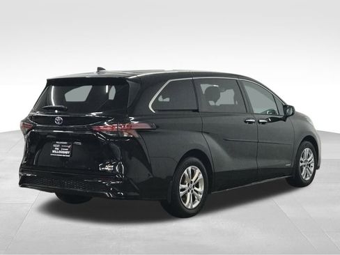 Used 2021 Toyota Sienna XSE image 8