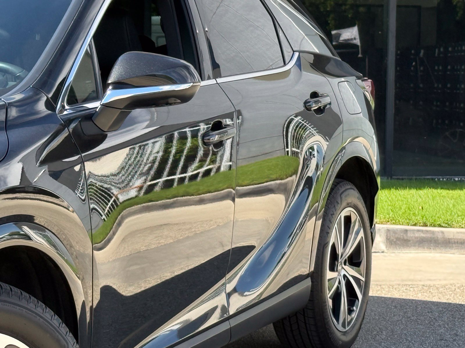 Used 2025 Lexus RX 350 Premium w/ Accessory Package (K3) FWD image 4