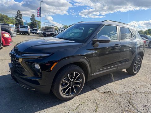 Used 2025 Chevrolet TrailBlazer ACTIV w/ Convenience Package AWD/4WD image 1