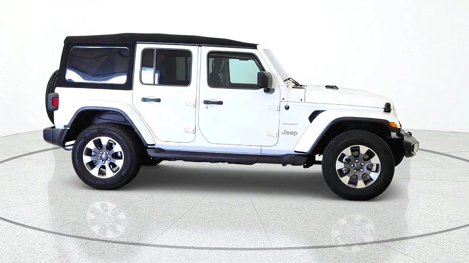 Used 2022 Jeep Wrangler Unlimited Sahara AWD/4WD image 10