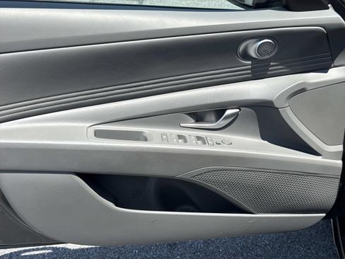Used 2025 Hyundai Elantra SEL FWD image 23