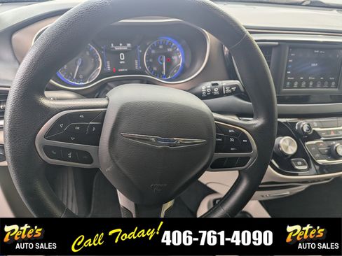 Used 2021 Chrysler Voyager LX image 21