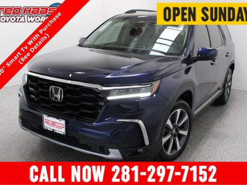 Used 2025 Honda Pilot Touring image 1