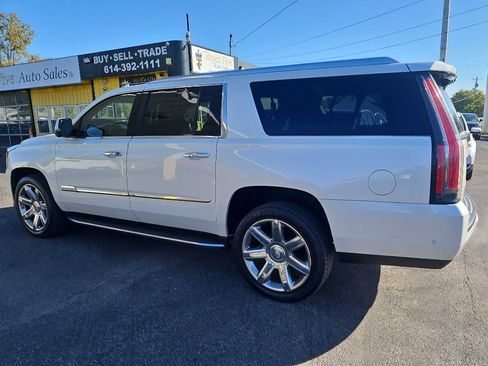 Used 2017 Cadillac Escalade ESV Luxury image 4