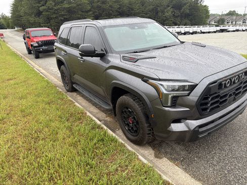 Used 2023 Toyota Sequoia TRD Pro AWD/4WD image 2