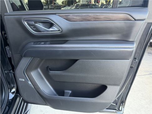 Used 2021 Chevrolet Suburban LT RWD image 27