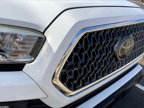 Used 2019 Toyota Tacoma TRD Off-Road w/ TRD Premium Off Road Package image 26
